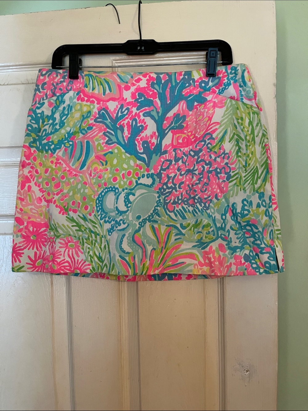 Lilly Pulitzer Lovers Coral print skort in SZ 8
